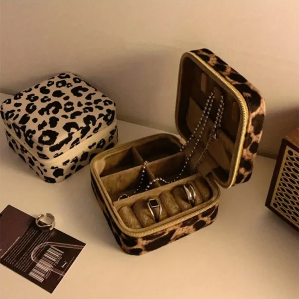 Boîte à bijoux léopard compacte – Image 2