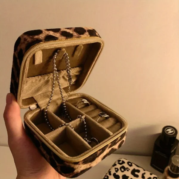 Boîte à bijoux léopard compacte – Image 4